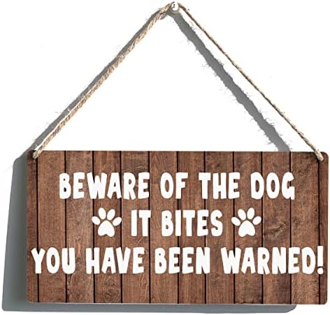 היזהר מהכלב זה נושך שלט מצחיק בית כלבים מצחיק אזהרת עץ תלייה שלט לוחית קיר כפרי עיצוב אמנות לקישוט המשרד הביתי